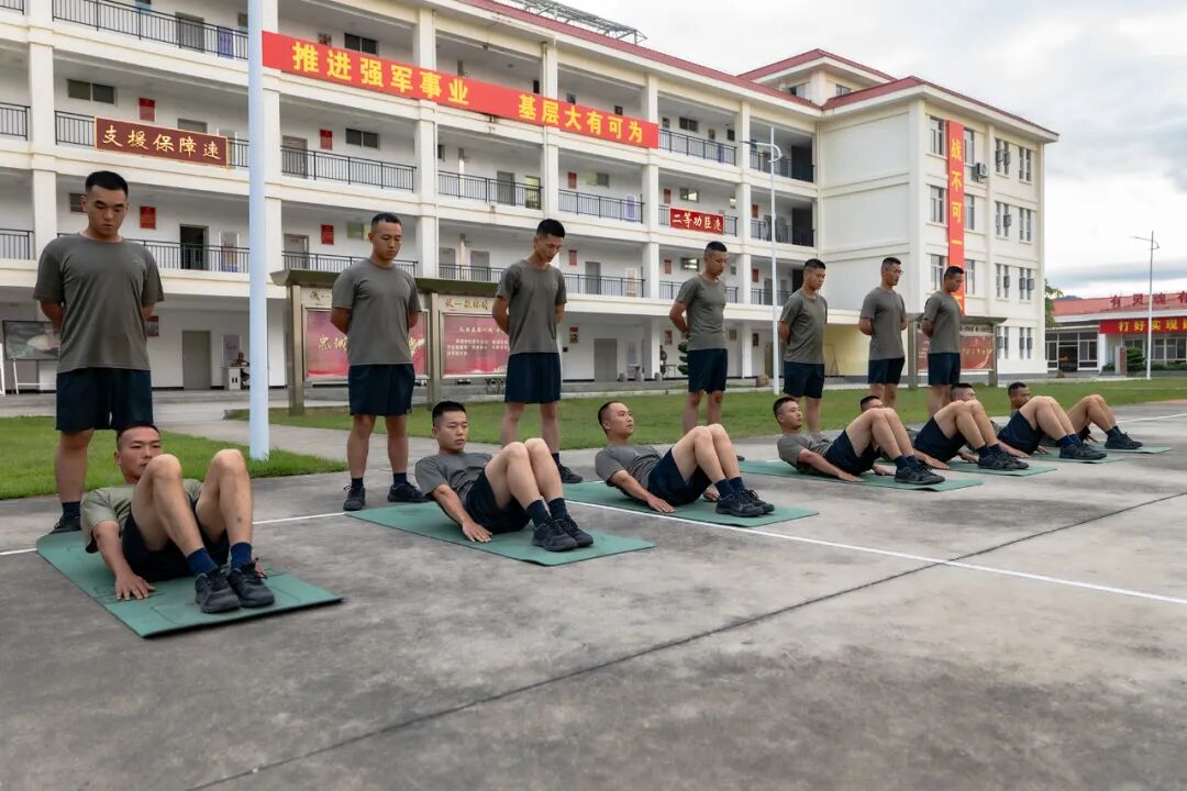 队内强力内线再添新兵,助力球队逆转胜利